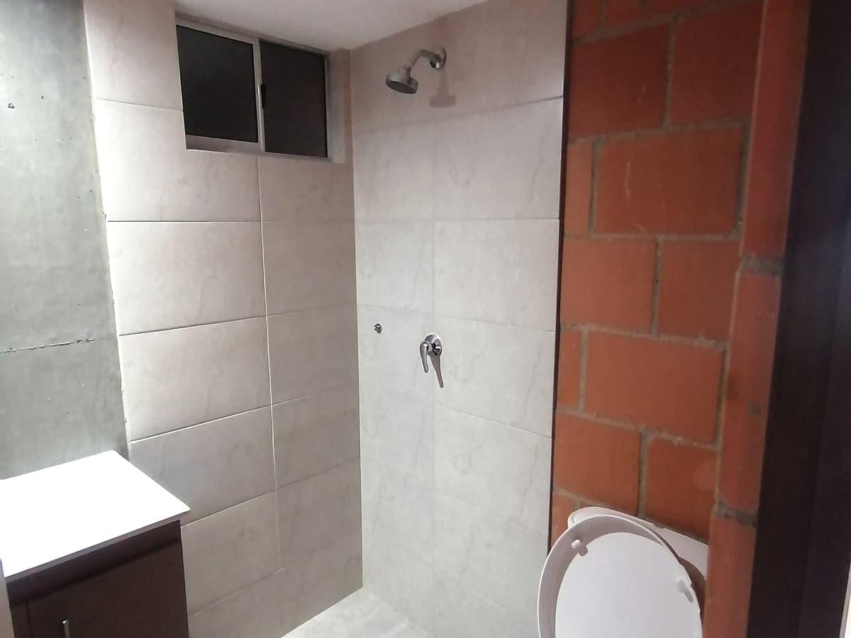 Baño completo — Proyecto Bogotá Norte — antes